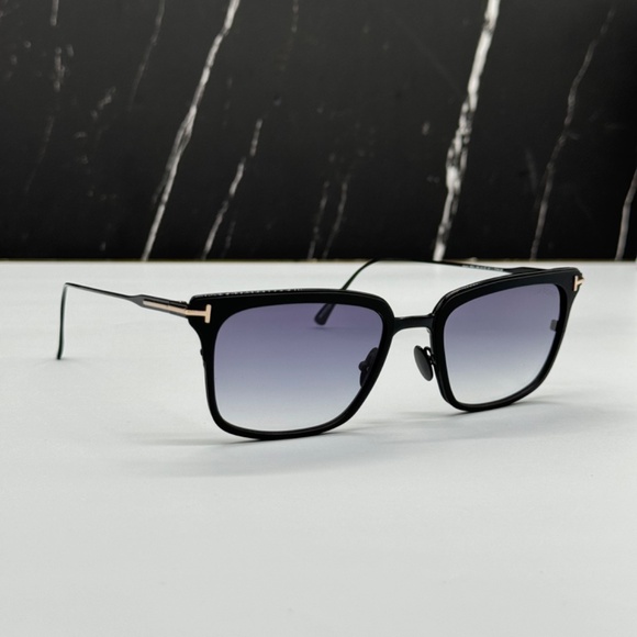 NEW TOM FORD TF831 02B UNISEX SUNGLASSES TOM FORD HAYDEN FT0831/S 02B main image 9